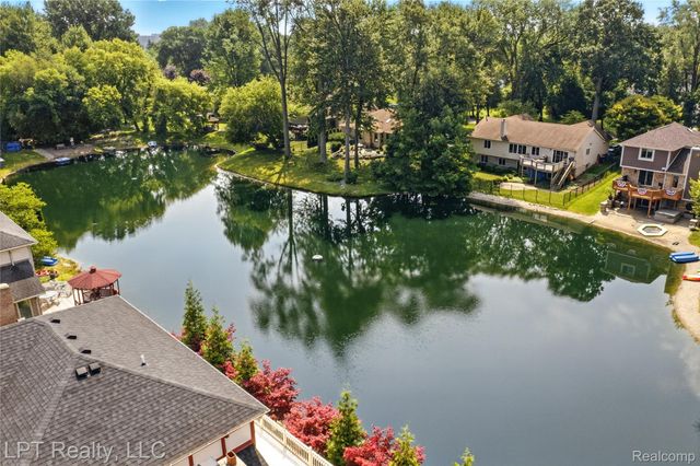 1142 E South Boulevard, Troy, MI 48085