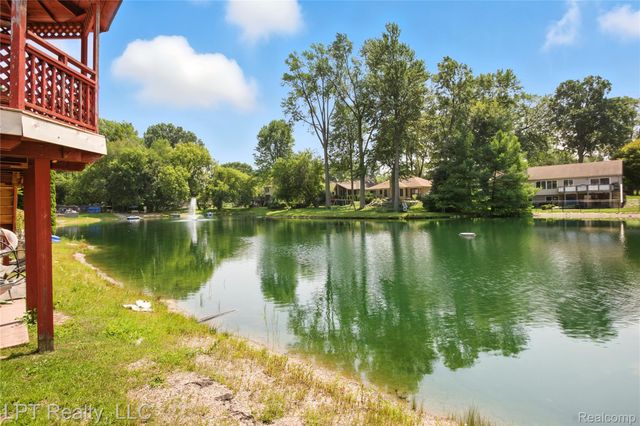 1142 E South Boulevard, Troy, MI 48085