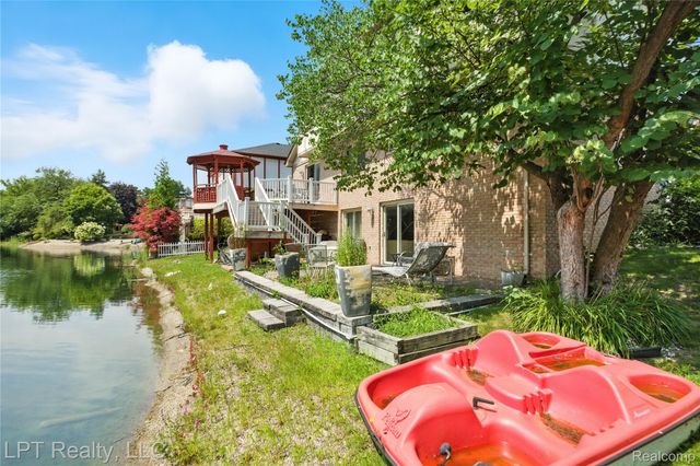 1142 E South Boulevard, Troy, MI 48085