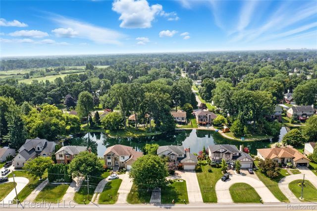 1142 E South Boulevard, Troy, MI 48085