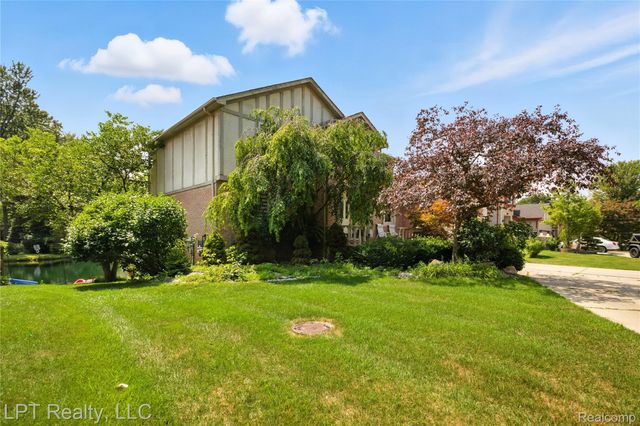 1142 E South Boulevard, Troy, MI 48085