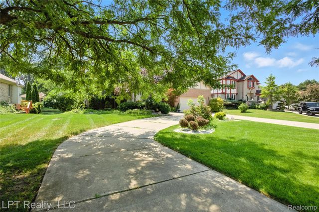 1142 E South Boulevard, Troy, MI 48085