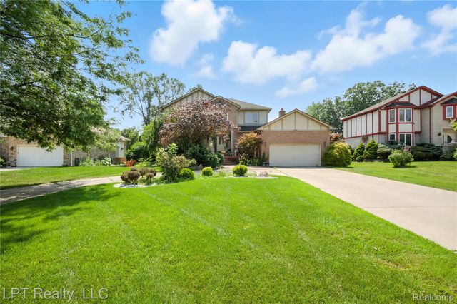 1142 E South Boulevard, Troy, MI 48085