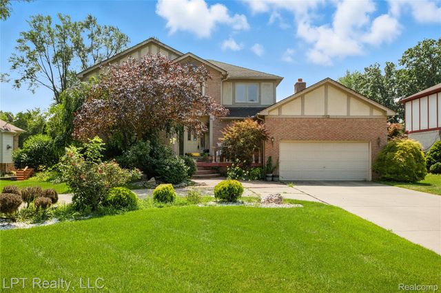 1142 E South Boulevard, Troy, MI 48085