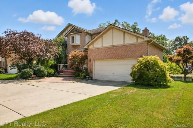 1142 E South Boulevard, Troy, MI 48085