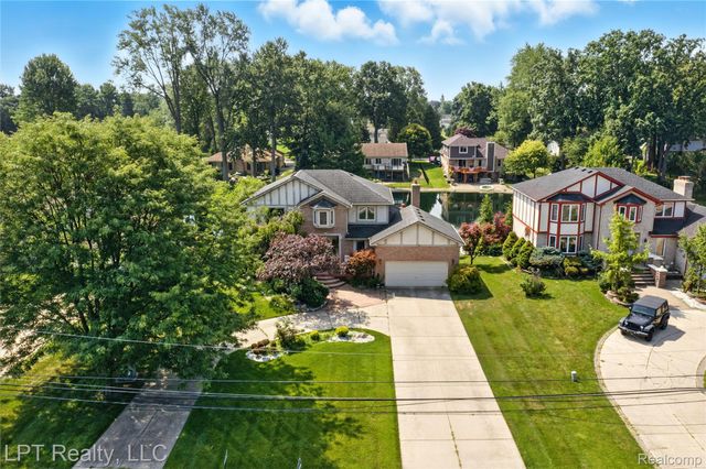 1142 E South Boulevard, Troy, MI 48085