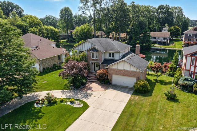 1142 E South Boulevard, Troy, MI 48085