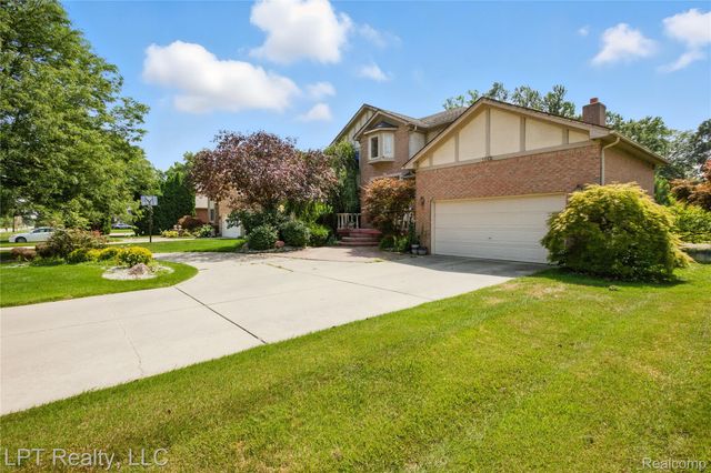 1142 E South Boulevard, Troy, MI 48085