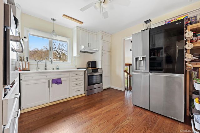 2881 Meadowcrest Drive, Yorktown Heights, NY 10598