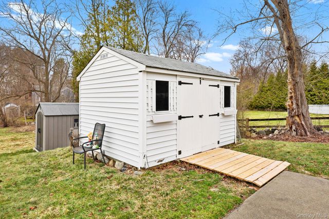 2881 Meadowcrest Drive, Yorktown Heights, NY 10598