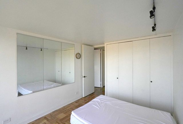 601 E 32nd Street 400, Chicago, IL 60616