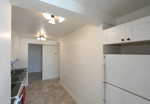 601 E 32nd Street 400, Chicago, IL 60616