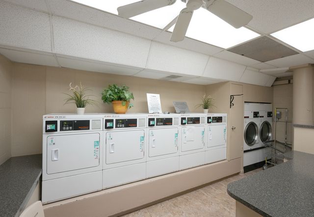 601 E 32nd Street 400, Chicago, IL 60616