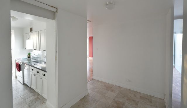 601 E 32nd Street 400, Chicago, IL 60616