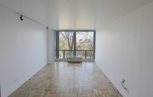 601 E 32nd Street 400, Chicago, IL 60616