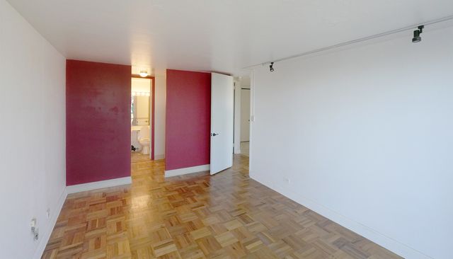 601 E 32nd Street 400, Chicago, IL 60616