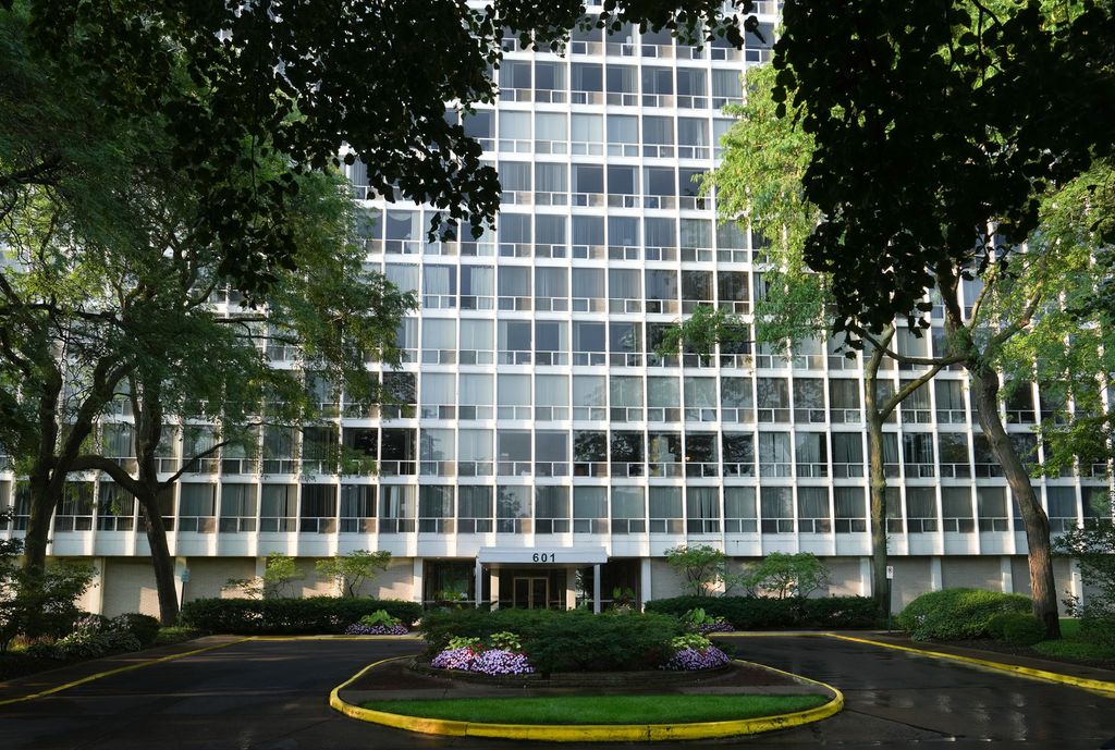 601 E 32nd Street 400, Chicago, IL 60616