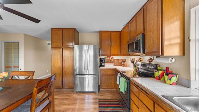 1131 Conway Dr, Escondido, CA 92027