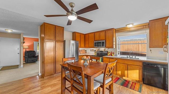 1131 Conway Dr, Escondido, CA 92027