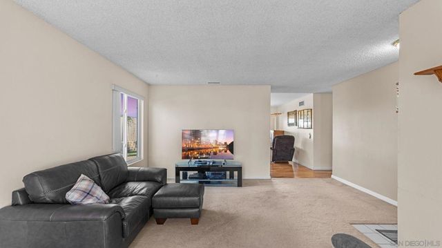 1131 Conway Dr, Escondido, CA 92027