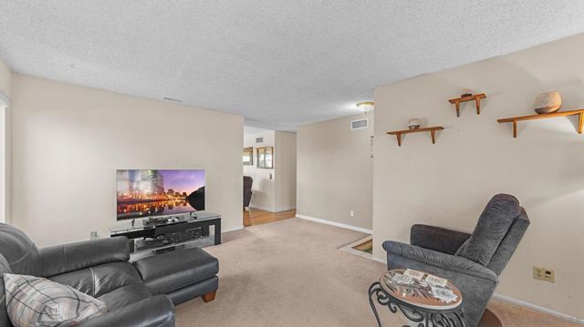 1131 Conway Dr, Escondido, CA 92027