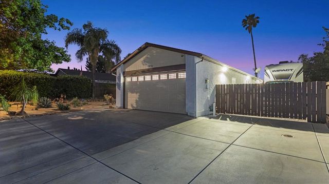 1131 Conway Dr, Escondido, CA 92027