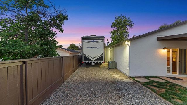 1131 Conway Dr, Escondido, CA 92027
