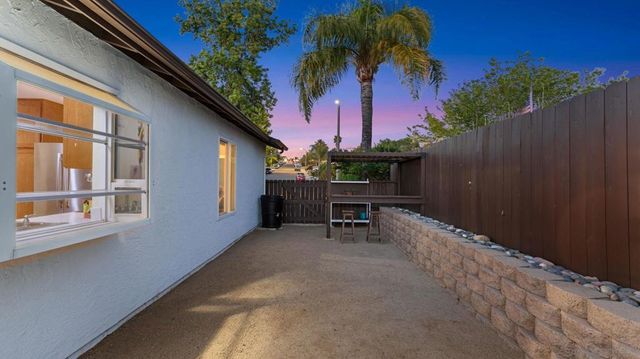 1131 Conway Dr, Escondido, CA 92027