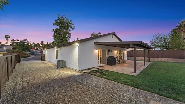 1131 Conway Dr, Escondido, CA 92027