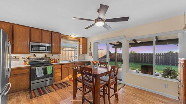 1131 Conway Dr, Escondido, CA 92027