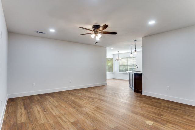 3233 Sandage Avenue, Fort Worth, TX 76109