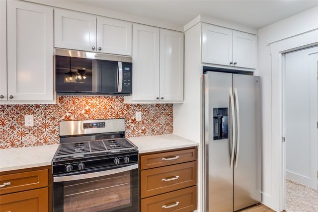 3233 Sandage Avenue, Fort Worth, TX 76109