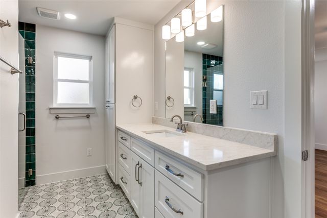 3233 Sandage Avenue, Fort Worth, TX 76109