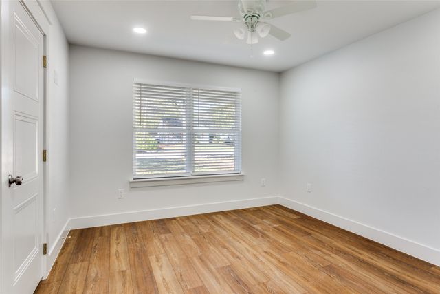 3233 Sandage Avenue, Fort Worth, TX 76109