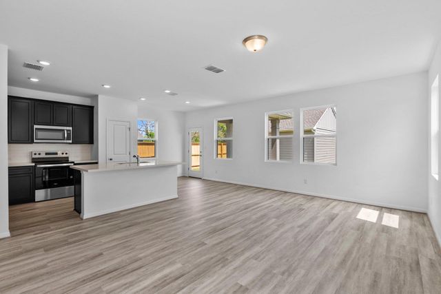 106 Pebblestream PASS, Taylor, TX 76574