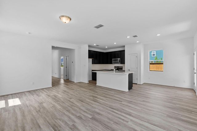 106 Pebblestream PASS, Taylor, TX 76574