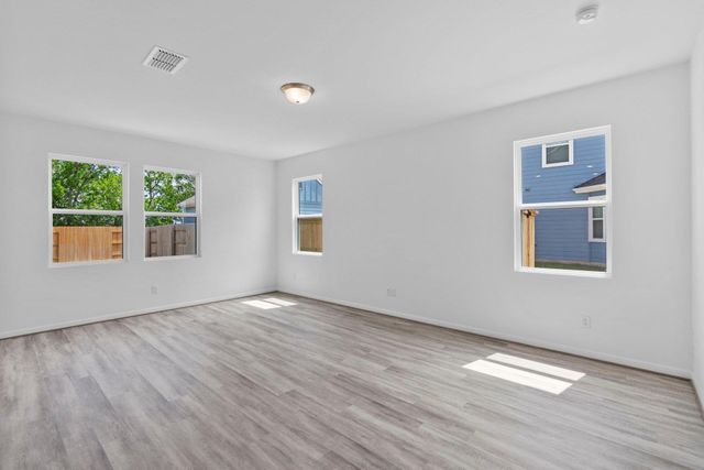 106 Pebblestream PASS, Taylor, TX 76574