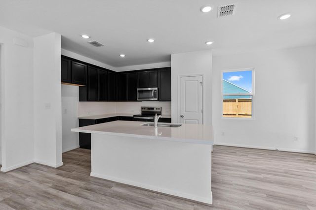 106 Pebblestream PASS, Taylor, TX 76574
