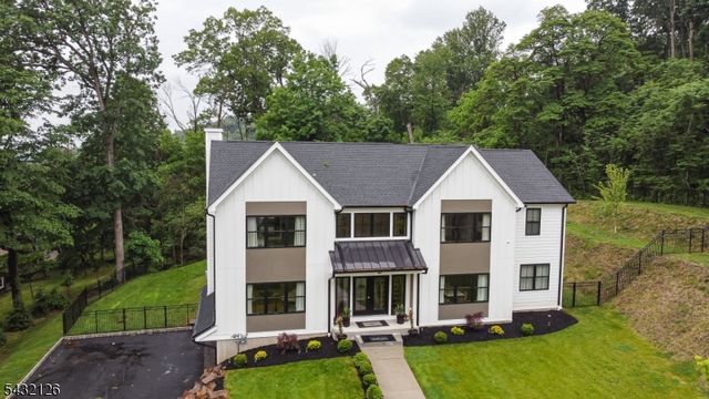 49 Upper Dr, Watchung Boro, NJ 07069