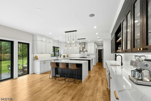 49 Upper Dr, Watchung Boro, NJ 07069