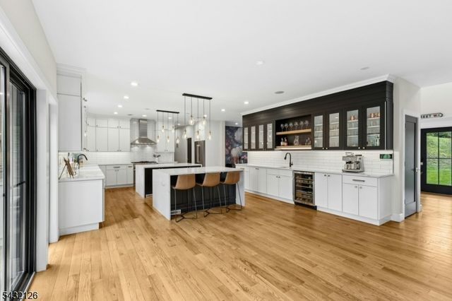 49 Upper Dr, Watchung Boro, NJ 07069