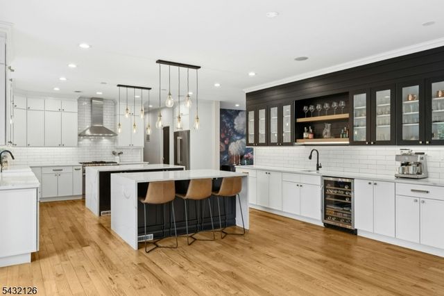 49 Upper Dr, Watchung Boro, NJ 07069