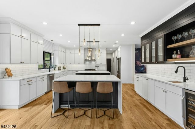 49 Upper Dr, Watchung Boro, NJ 07069
