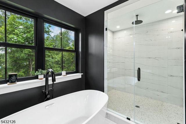 49 Upper Dr, Watchung Boro, NJ 07069