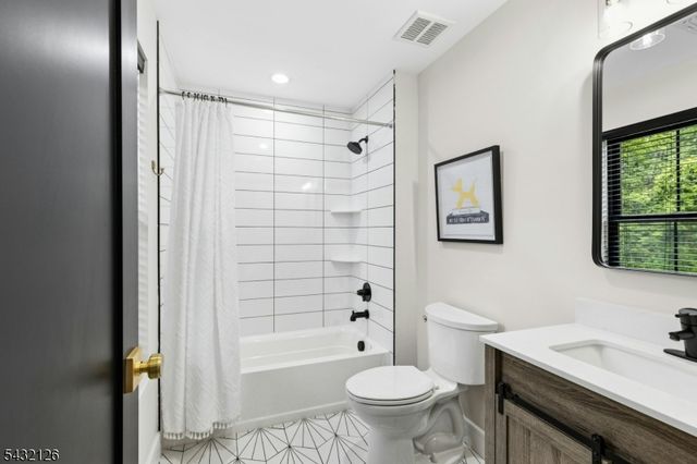49 Upper Dr, Watchung Boro, NJ 07069