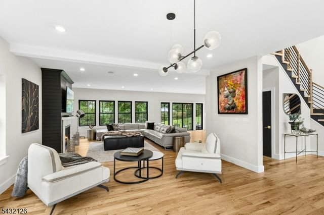 49 Upper Dr, Watchung Boro, NJ 07069