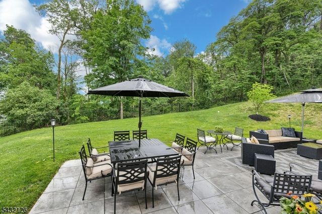 49 Upper Dr, Watchung Boro, NJ 07069