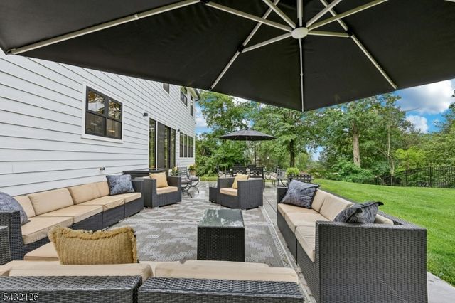 49 Upper Dr, Watchung Boro, NJ 07069