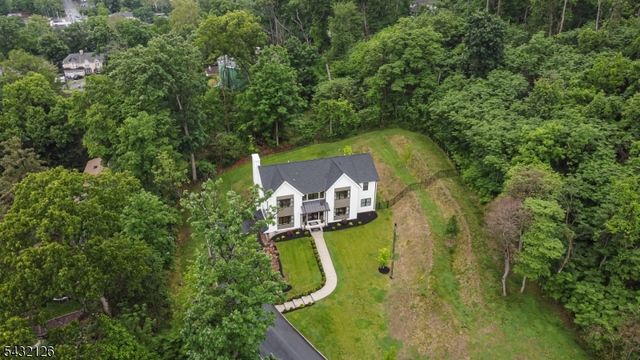 49 Upper Dr, Watchung Boro, NJ 07069