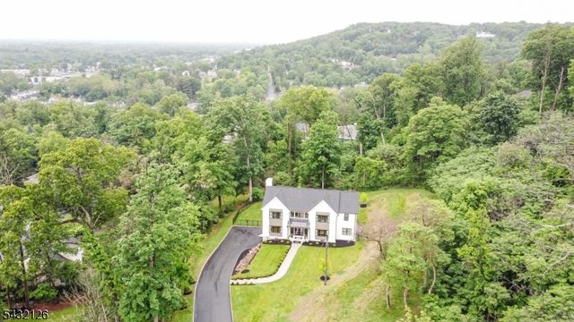 49 Upper Dr, Watchung Boro, NJ 07069
